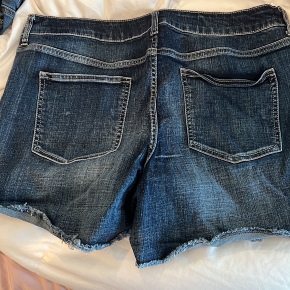 Maurice’s 16 Jean shorts - Picture 2 of 2